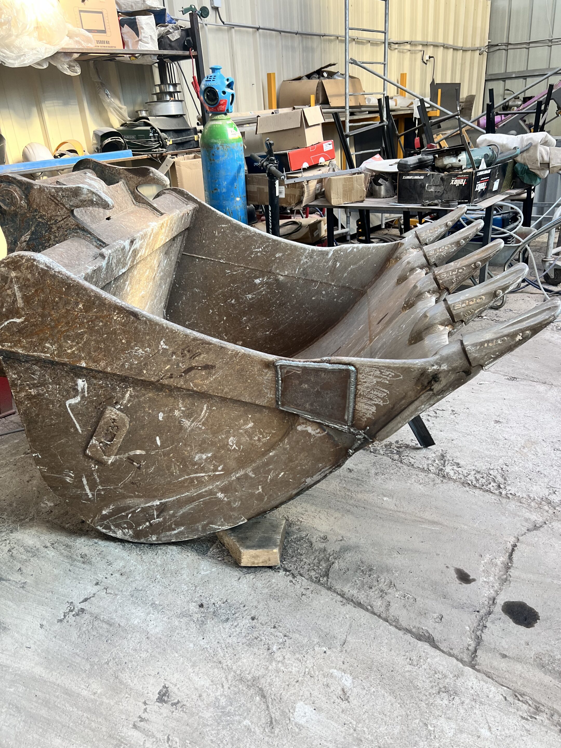 soudure-83-godet-grue-soudeur-pas-cher-83-metalprosoudure1 as-metallurgie